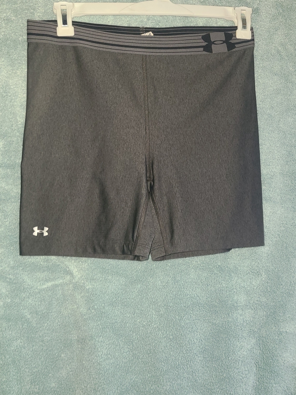 Under Armour Women's Gray Compression Bike Shorts